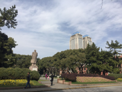 正门主席像